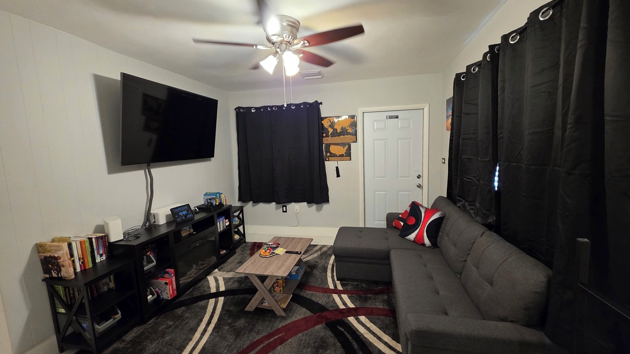 Photo of Livingroom in Lauderhill