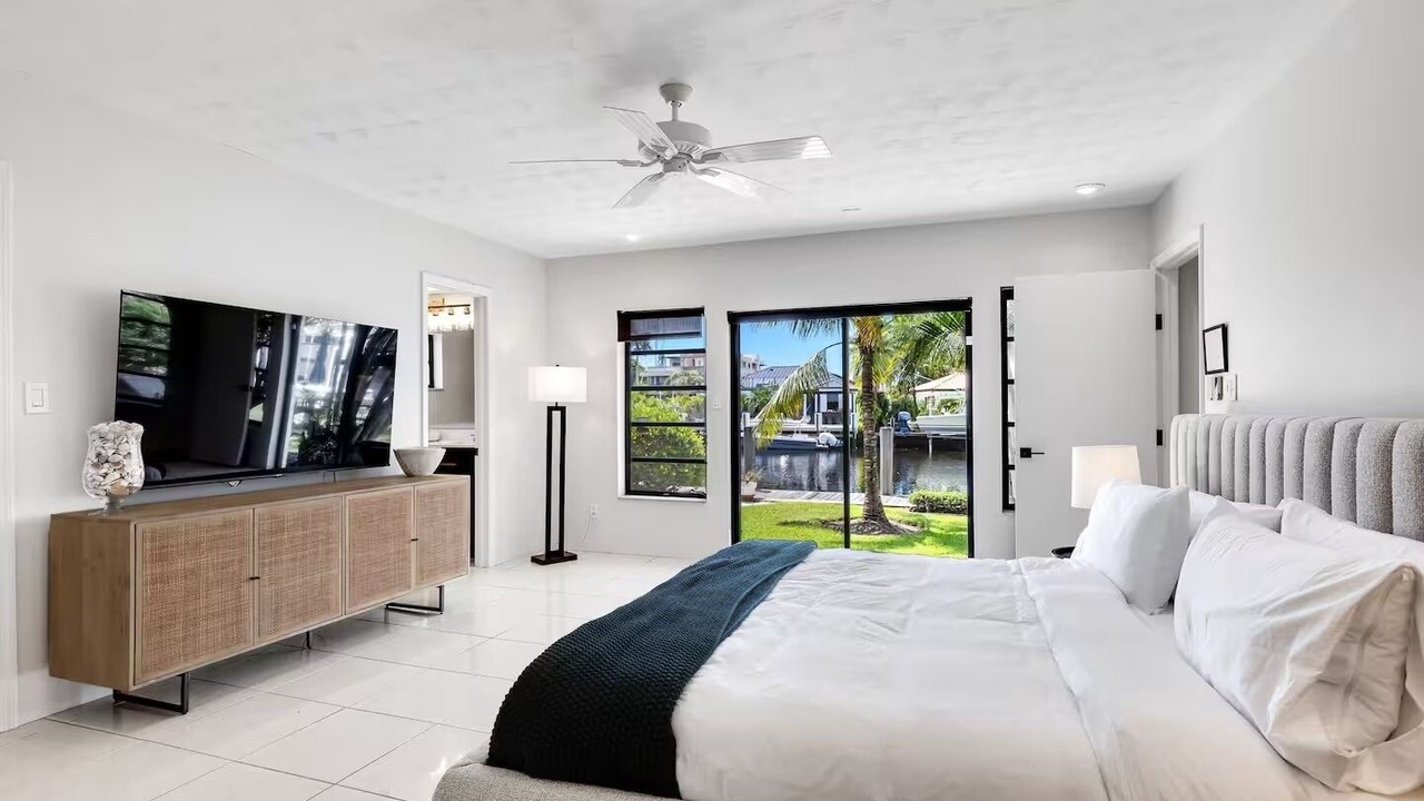 Photo of Bedroom in Lauderdale Harbours