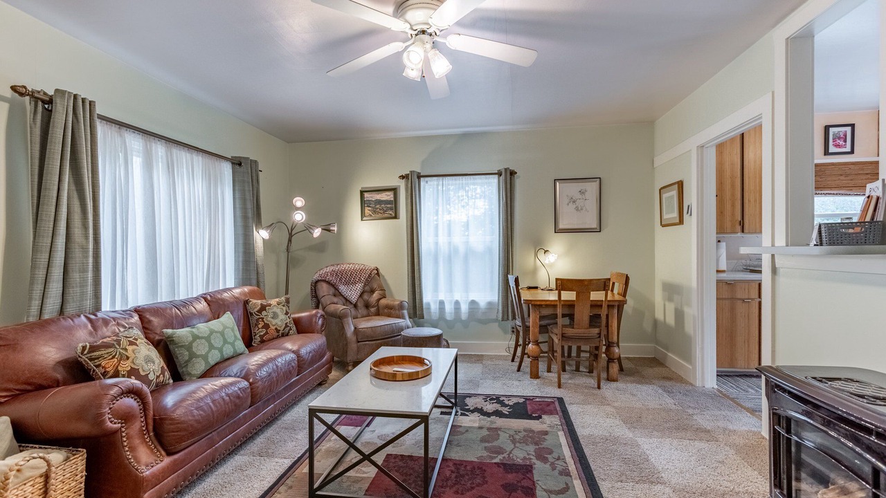 Photo of Livingroom in Garfield