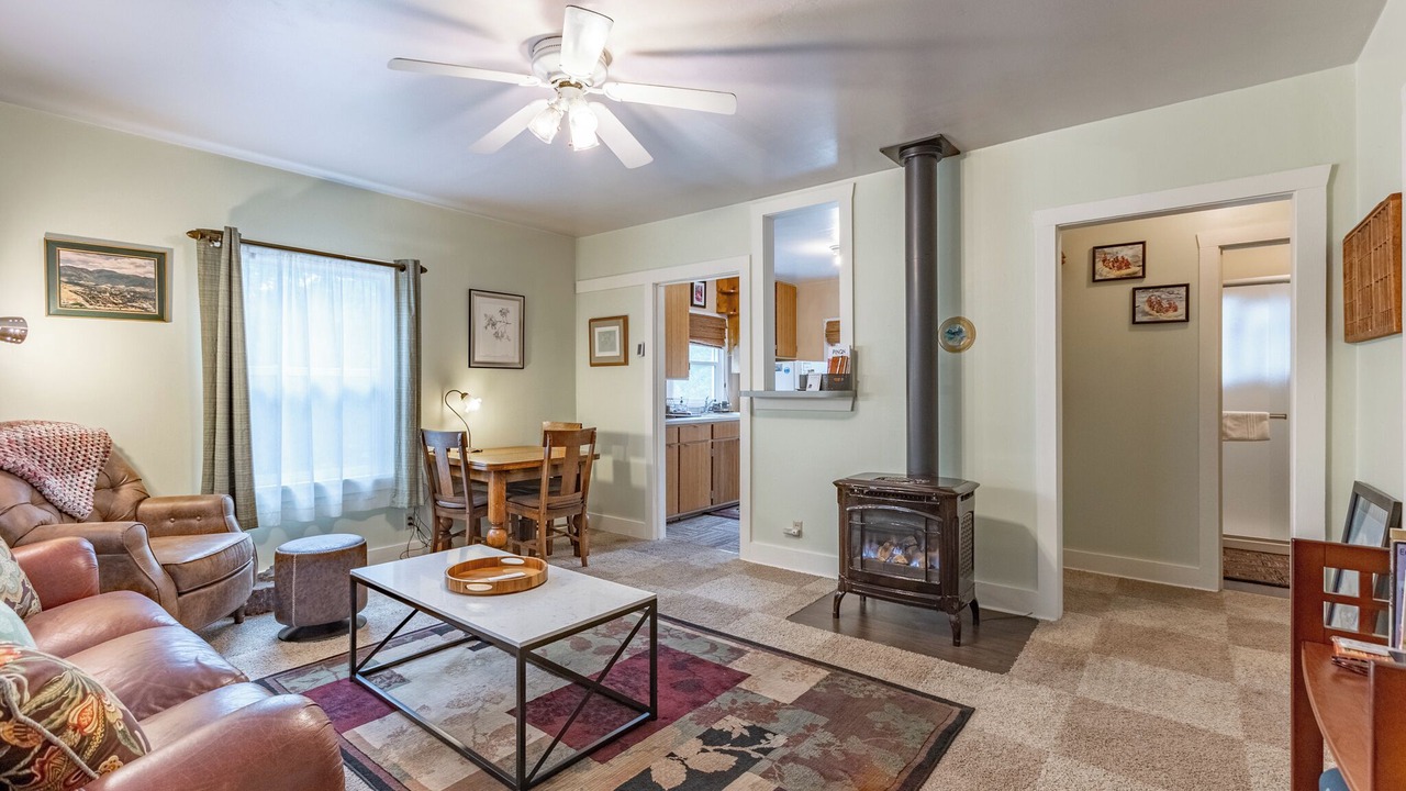 Photo of Livingroom in Garfield