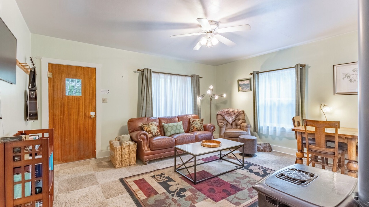 Photo of Livingroom in Garfield