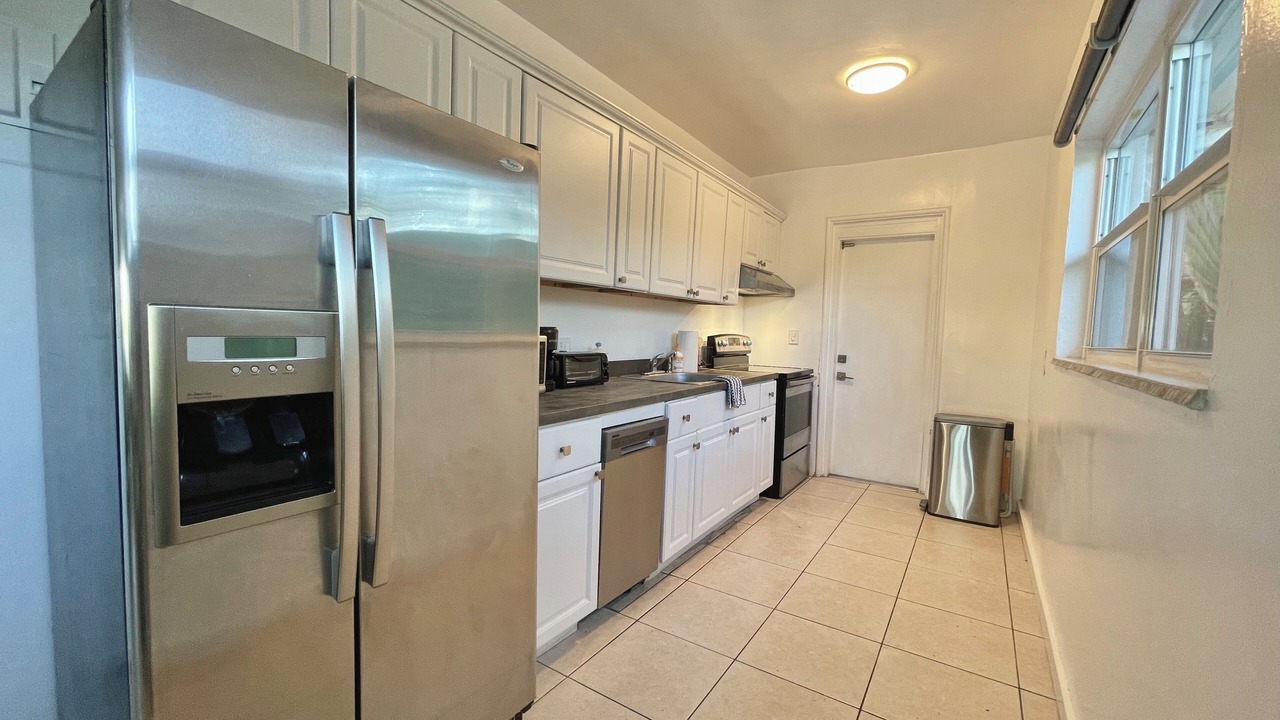 Photo of Kitchen in Lauderdale Beach