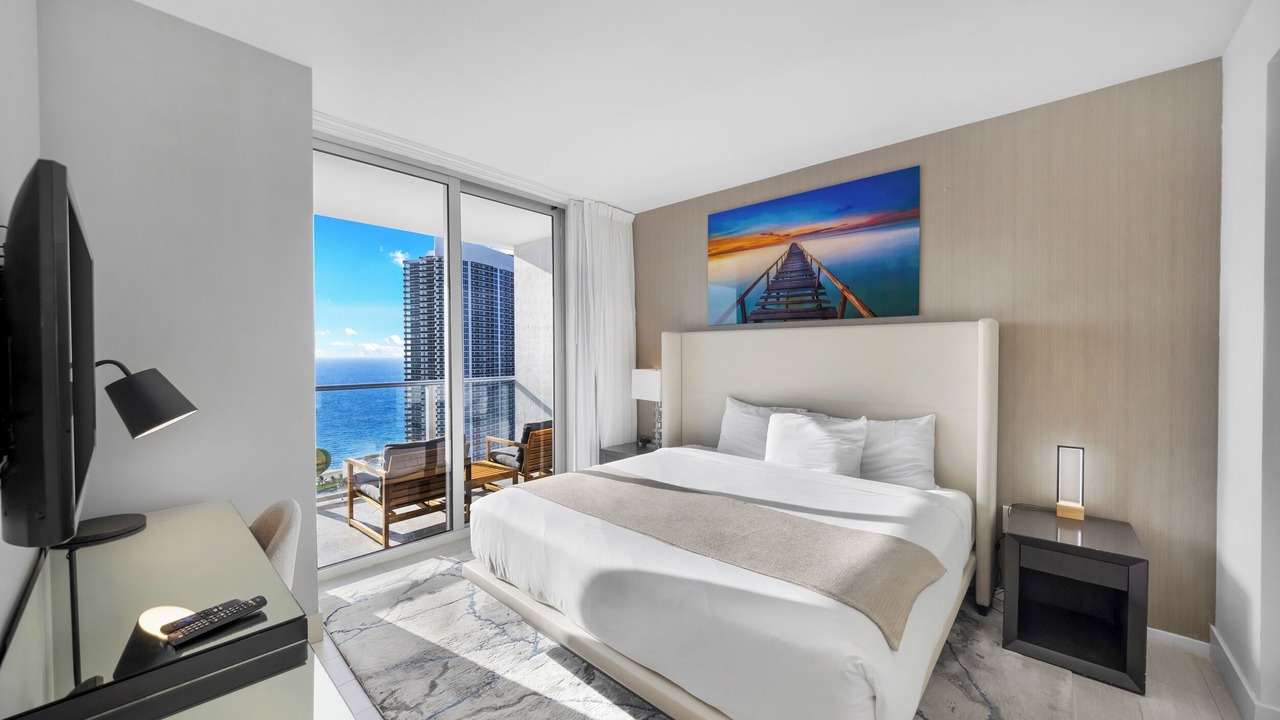 Photo of Bedroom in Hollywood South Central Beach