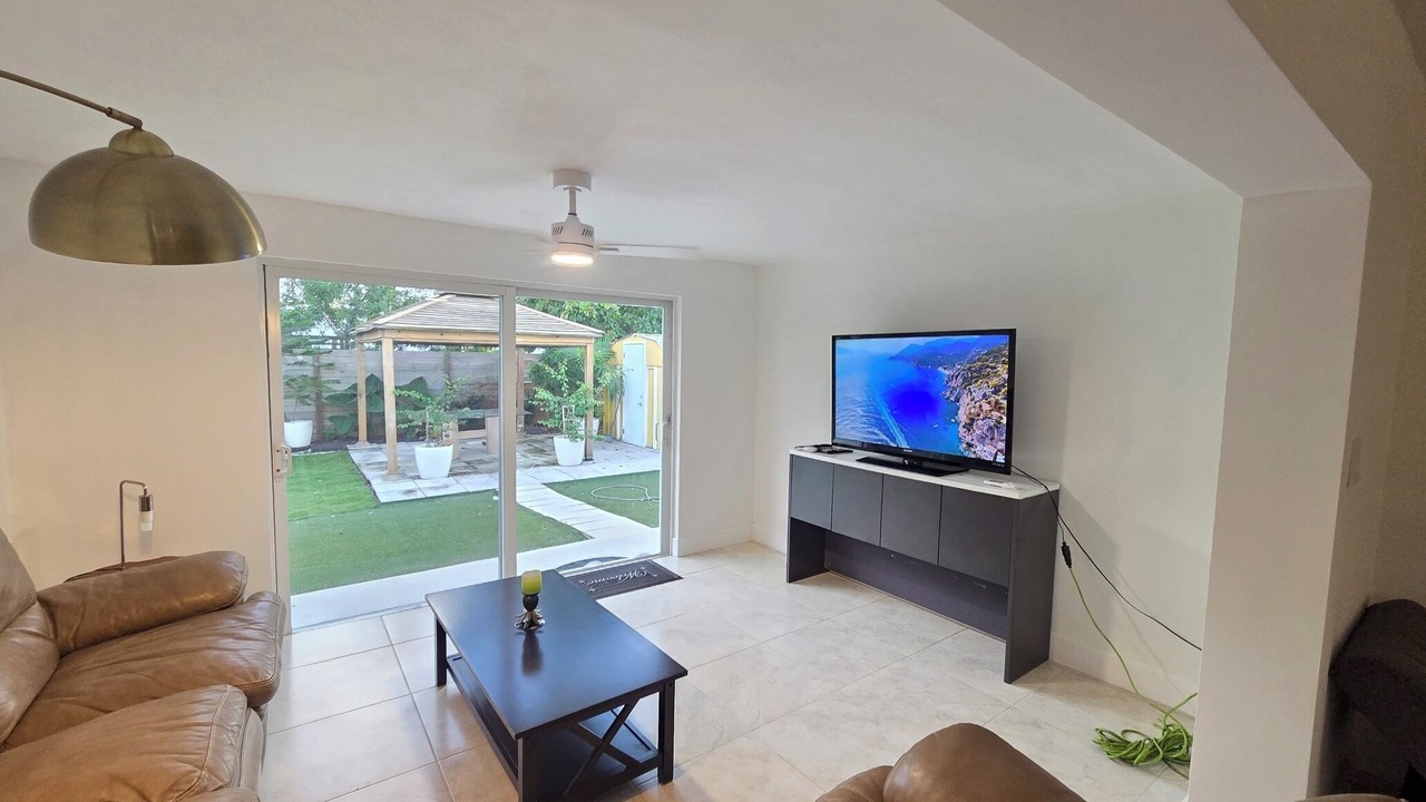 Photo of Livingroom in Hallandale Beach