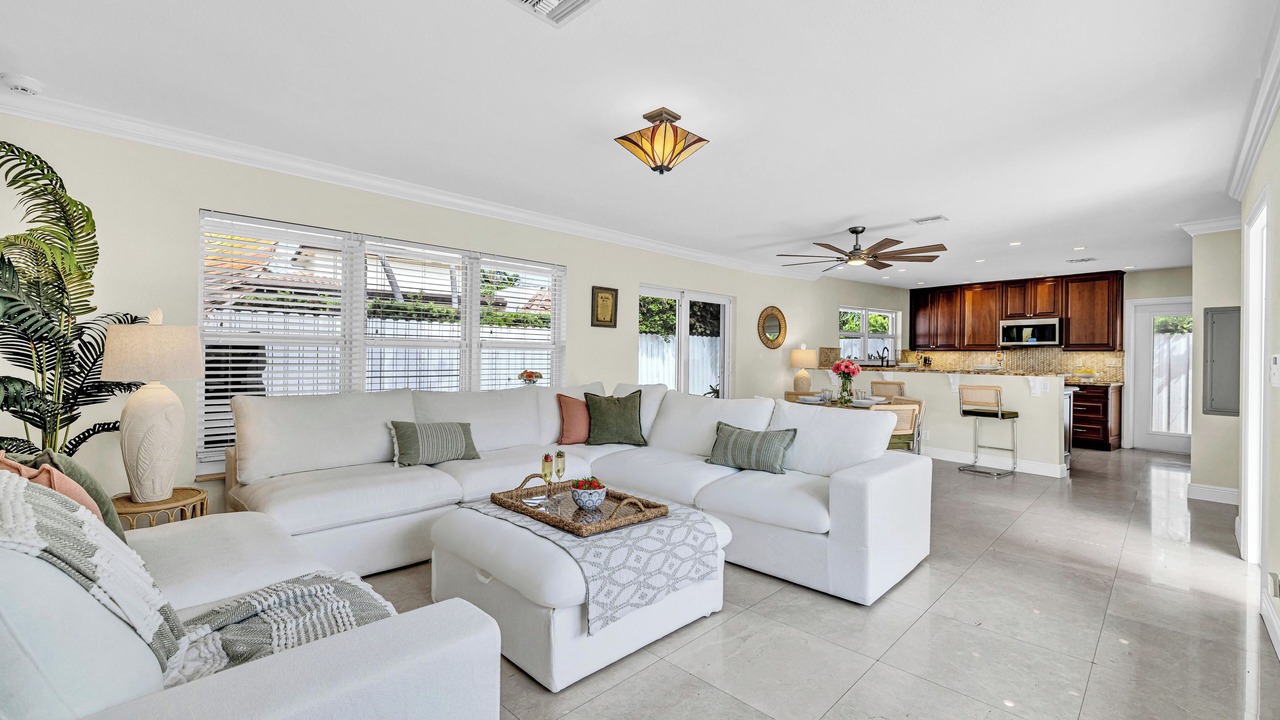 Photo of Livingroom in 17th Street Causeway