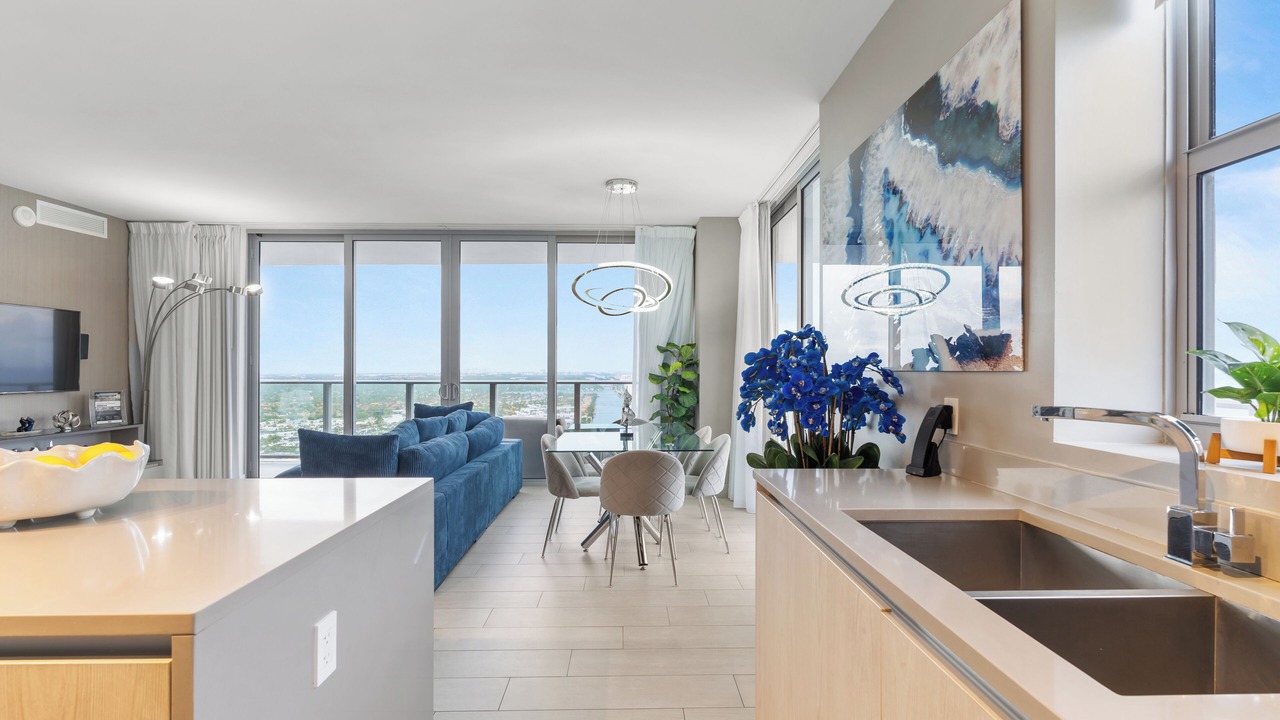 Photo of Livingroom in Hollywood South Central Beach