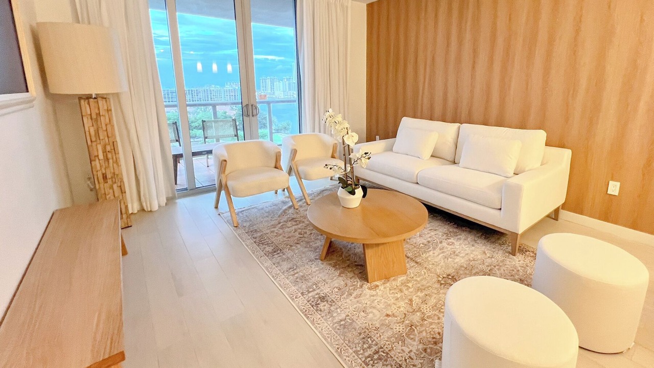 Photo of Livingroom in Hallandale Beach