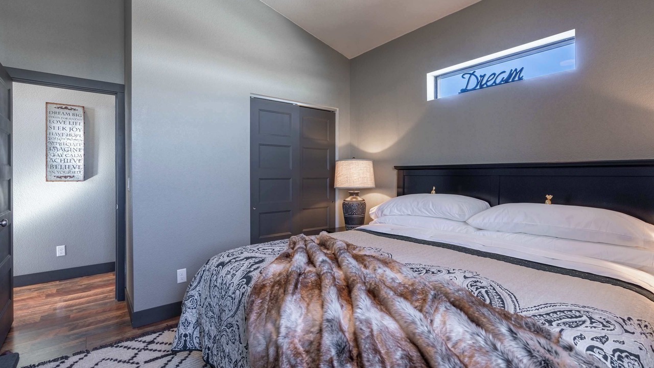 Photo of Bedroom in Silver Cliff