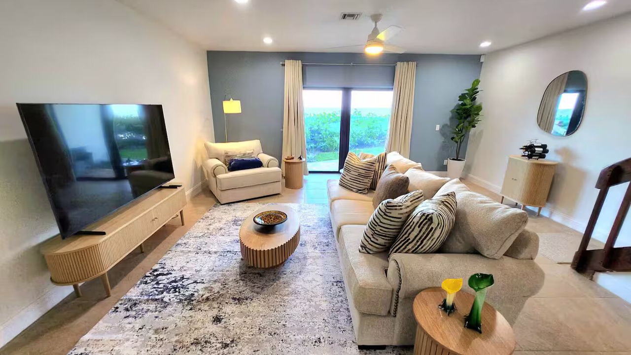 Photo of Livingroom in New Melbourne Beach