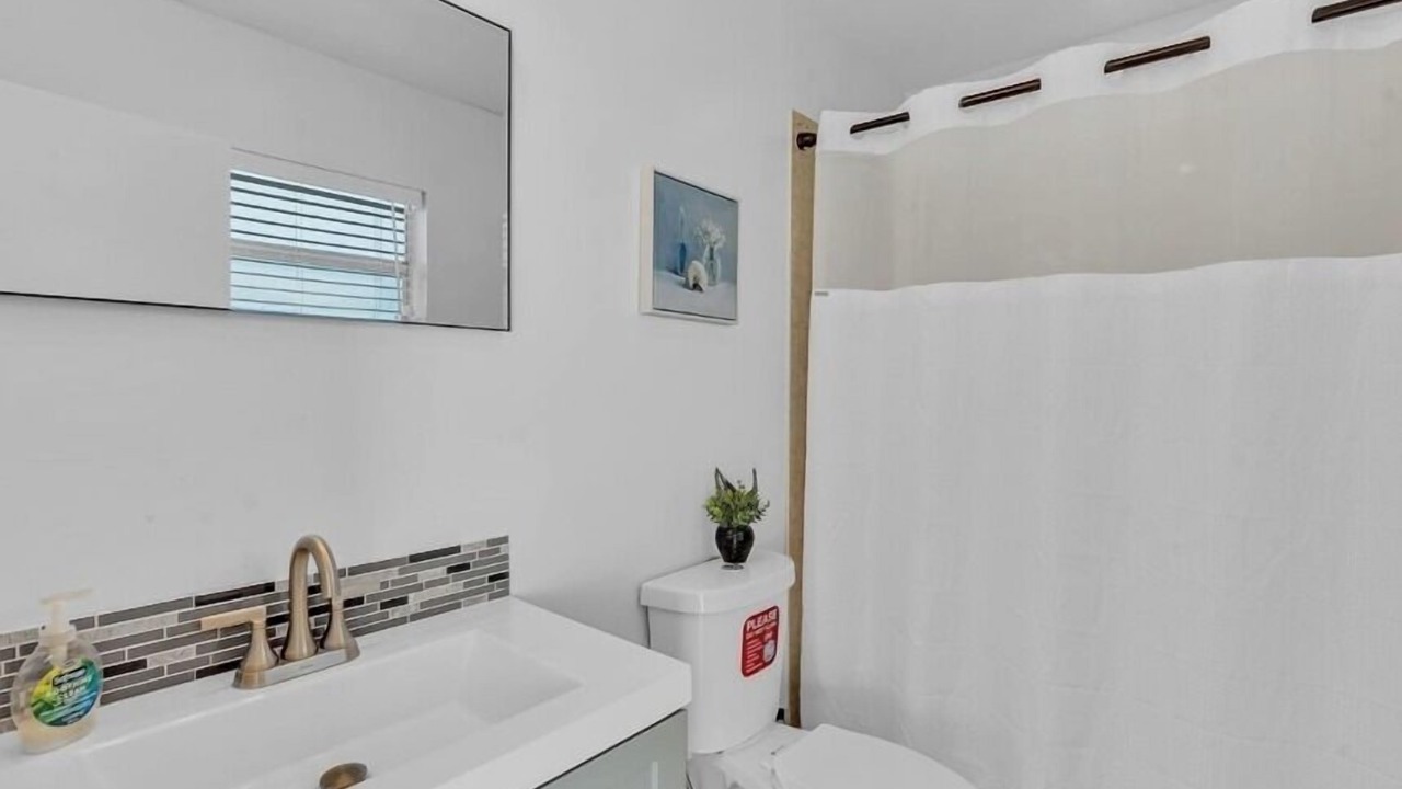 Photo of Bathroom in Royal Poinciana