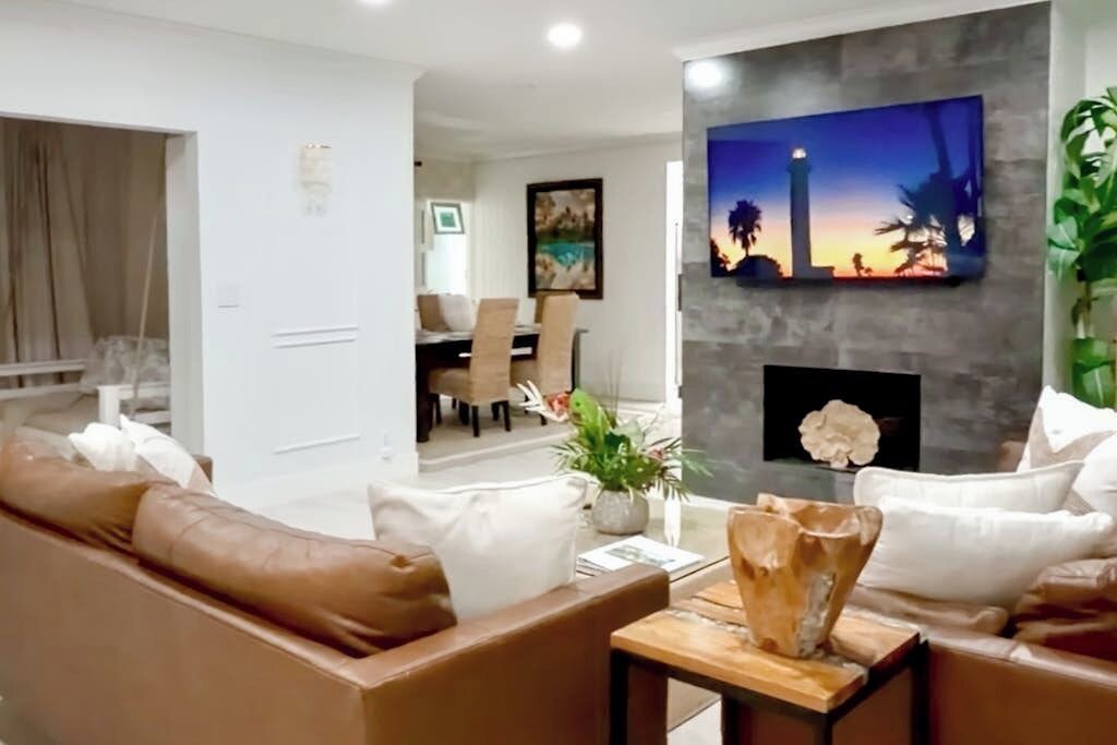 Photo of Livingroom in Santa Barbara Estates