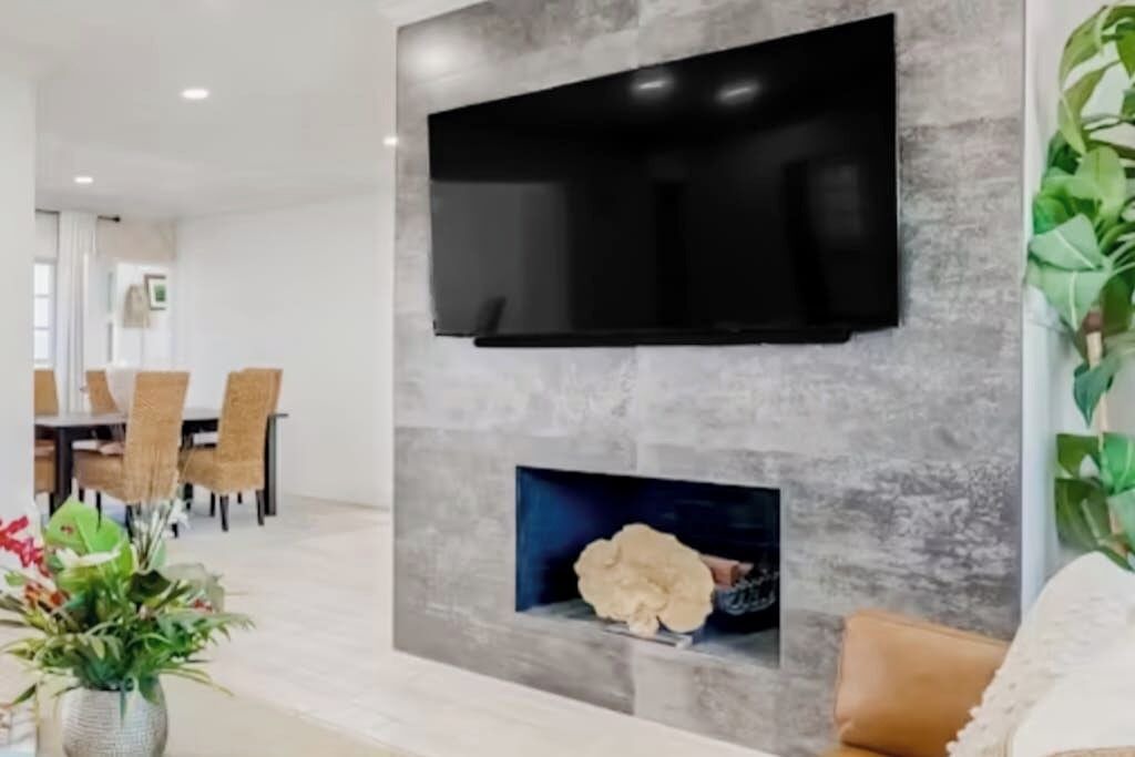 Photo of Livingroom in Santa Barbara Estates
