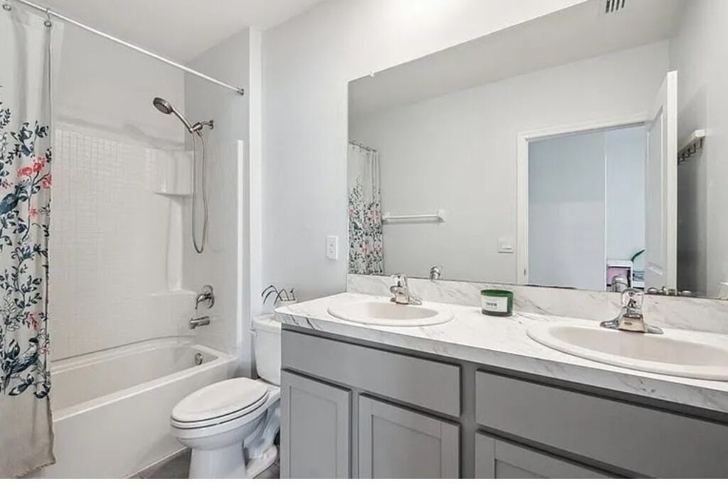 Photo of Bathroom in Land O' Lakes