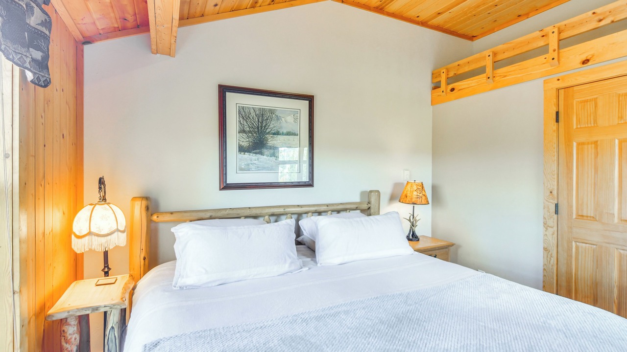 Photo of Bedroom in Indian Mountain