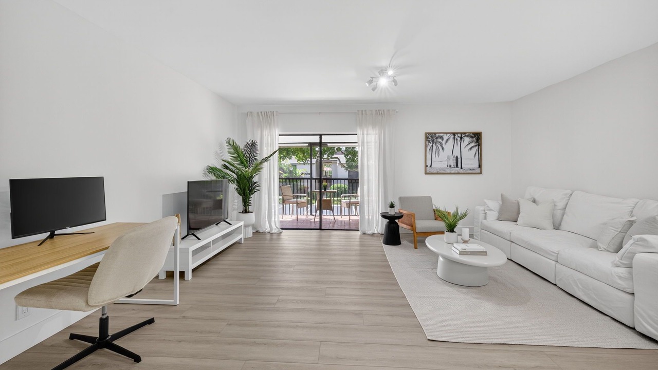 Photo of Livingroom in Deerfield Beach