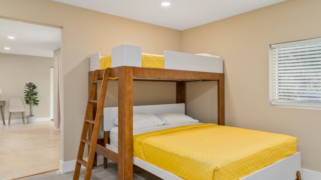 Photo of Bedroom in Golden Glades