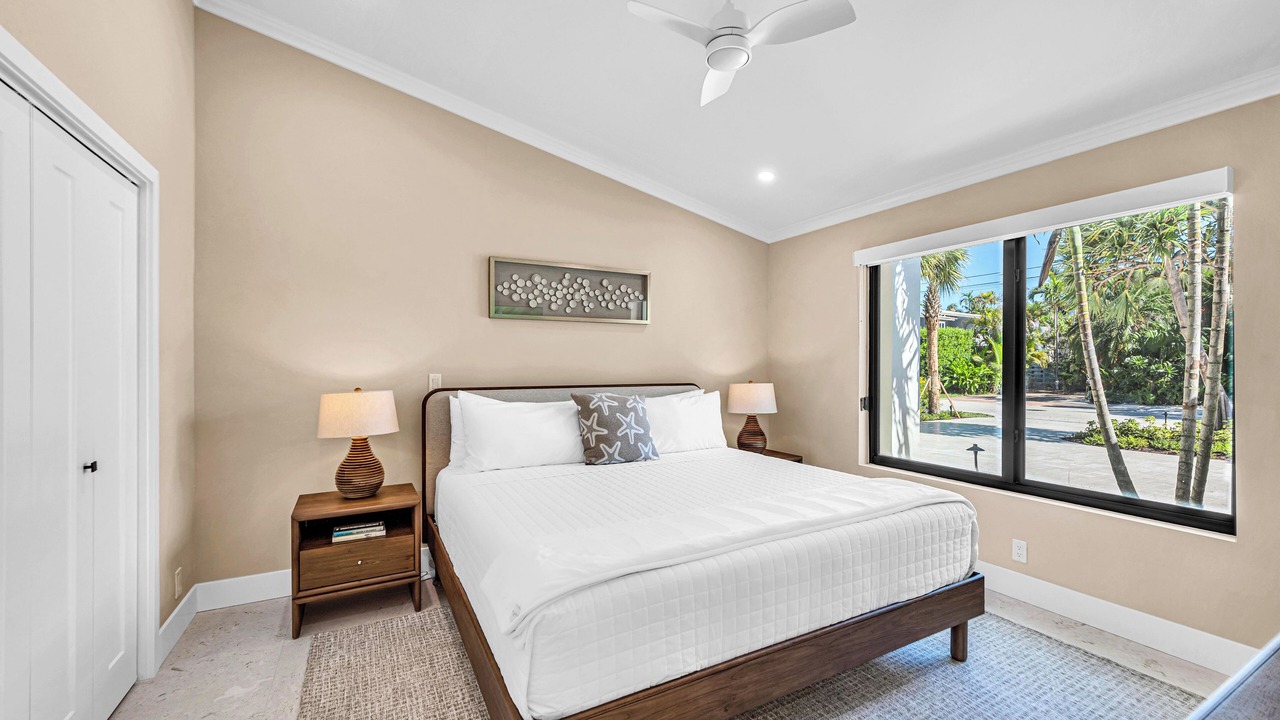 Photo of Bedroom in Lauderdale Beach
