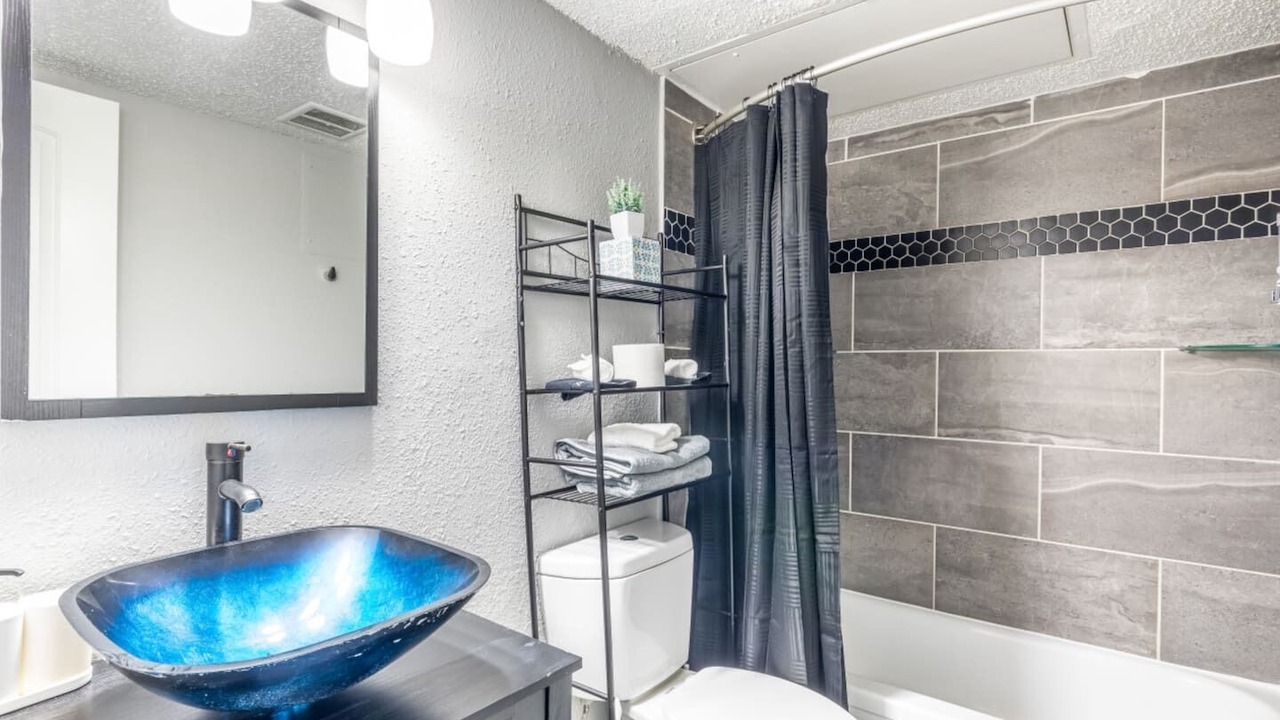 Photo of Bathroom in Central Arlington