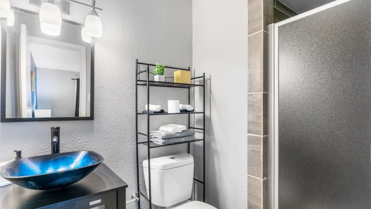 Photo of Bathroom in Central Arlington