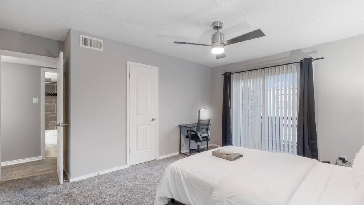 Photo of Bedroom in Central Arlington