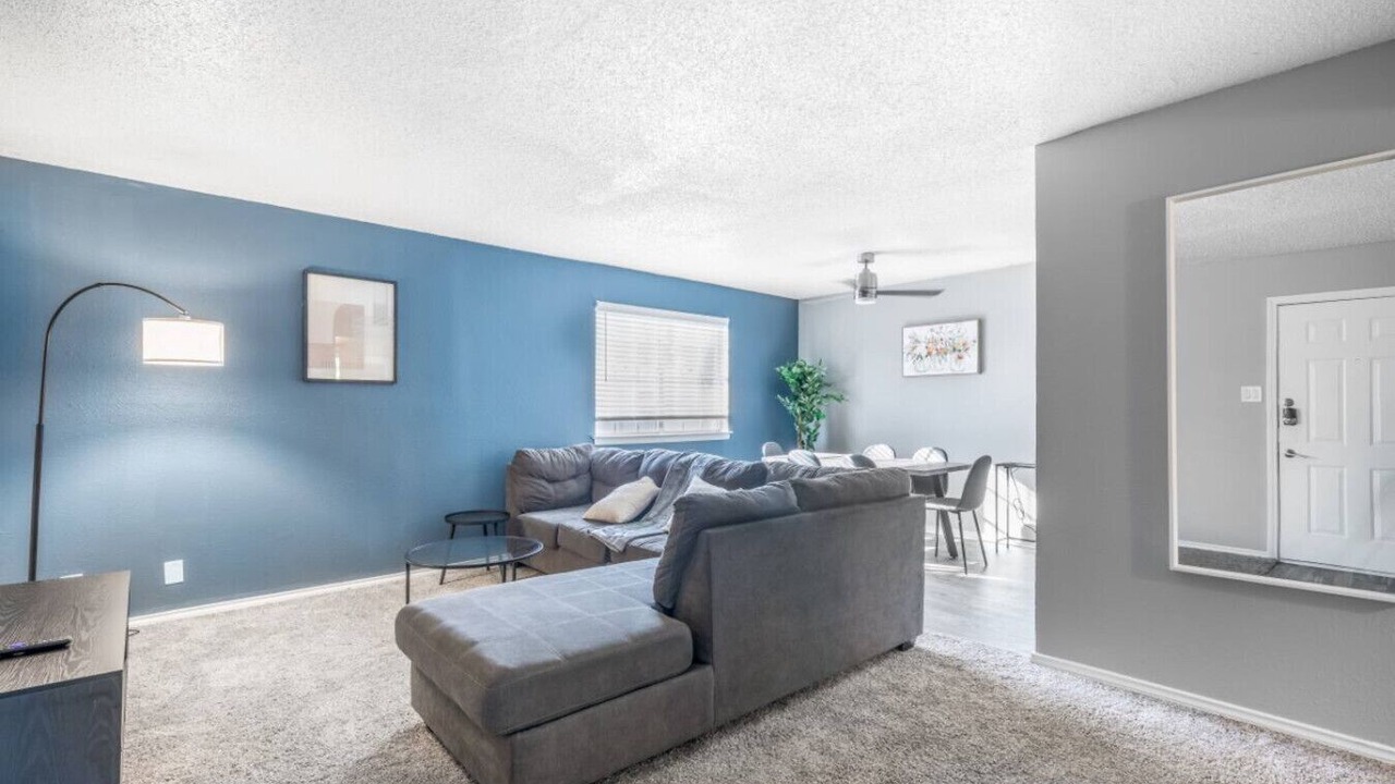 Photo of Livingroom in Central Arlington