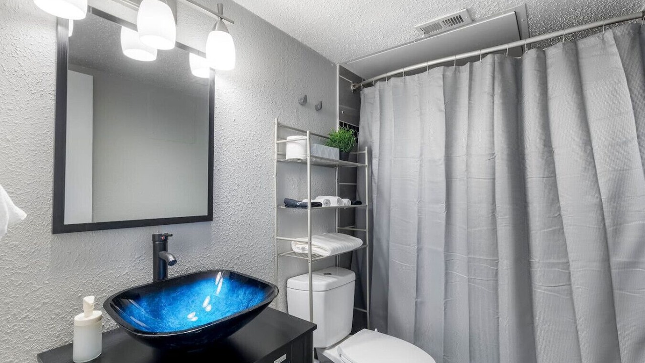 Photo of Bathroom in Central Arlington