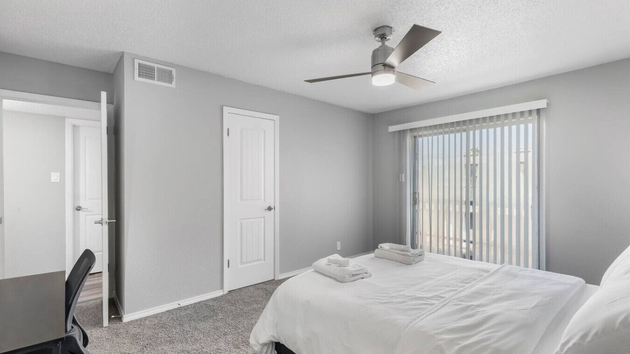 Photo of Bedroom in Central Arlington