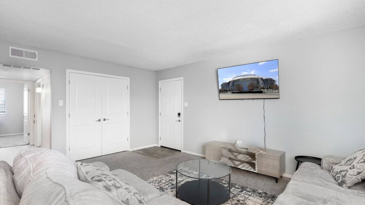 Photo of Livingroom in Central Arlington