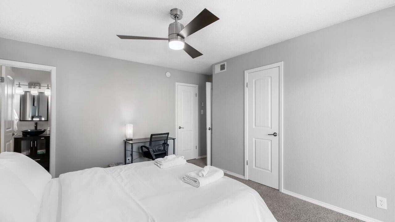 Photo of Bedroom in Central Arlington