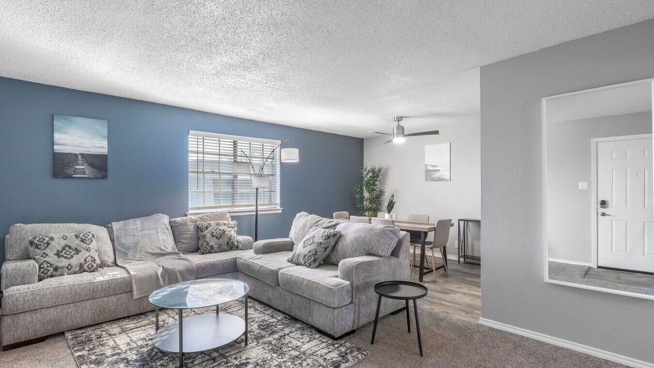 Photo of Livingroom in Central Arlington