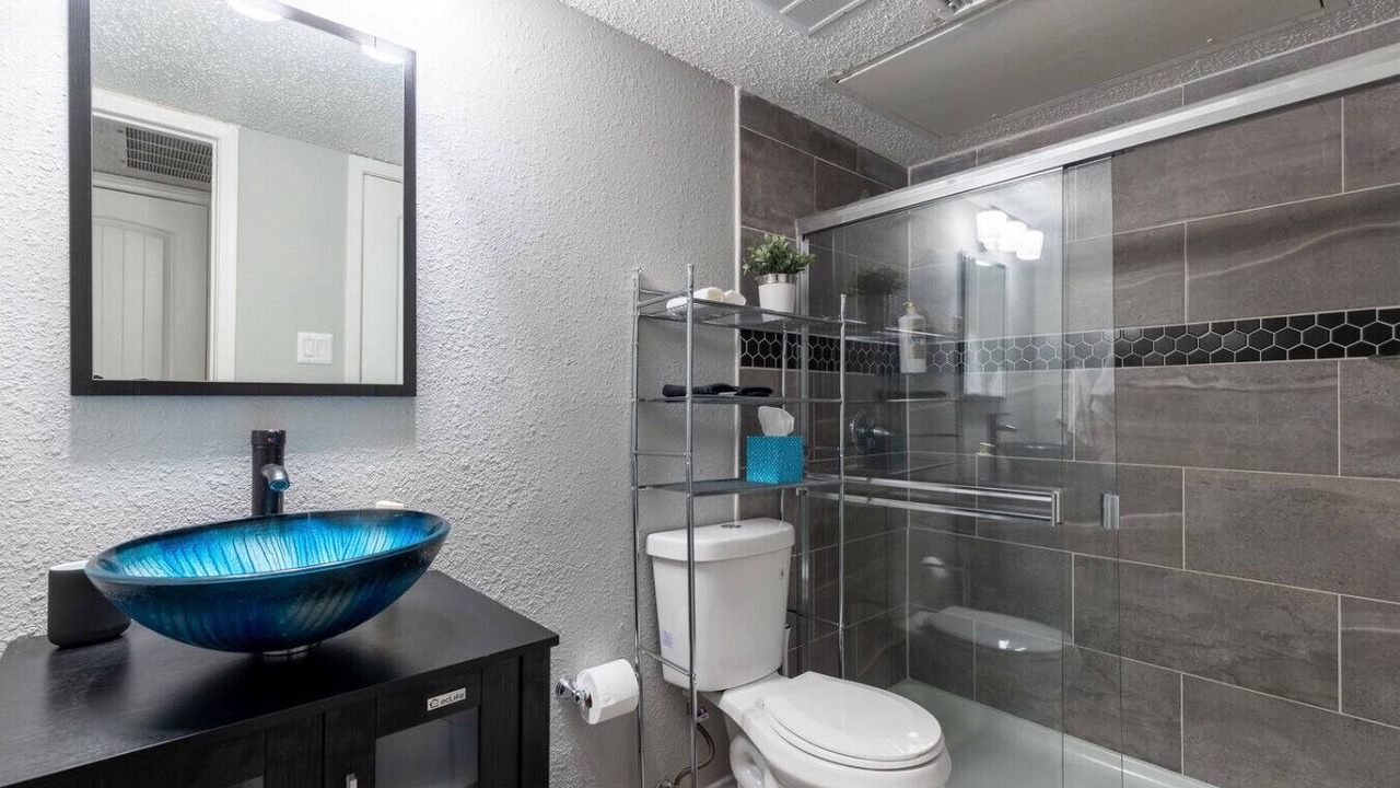 Photo of Bathroom in Central Arlington