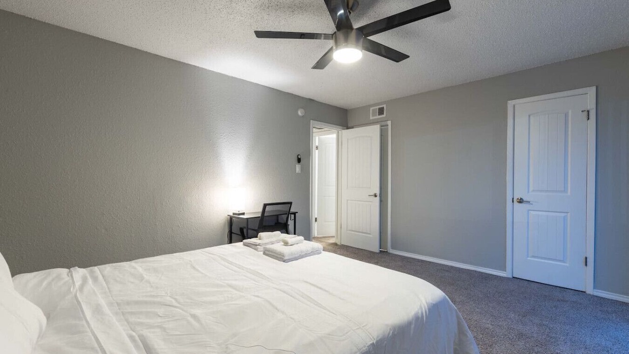 Photo of Bedroom in Central Arlington