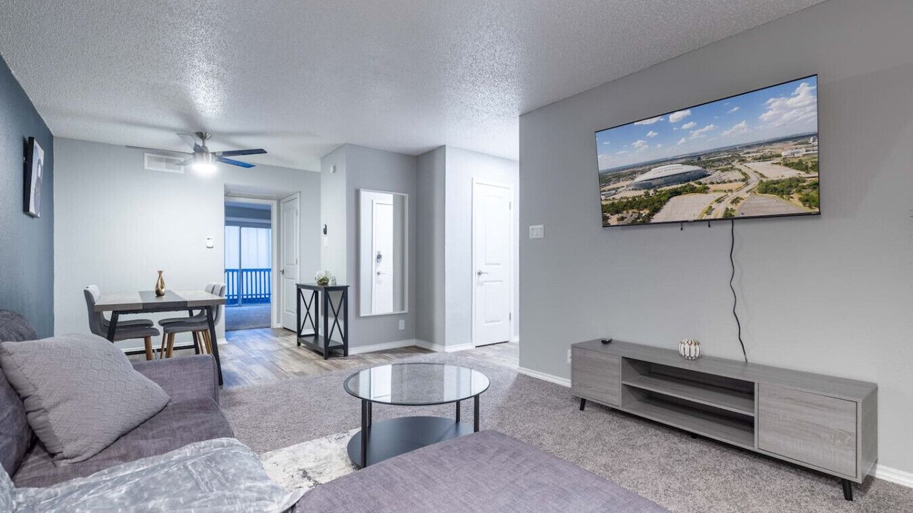 Photo of Livingroom in Central Arlington
