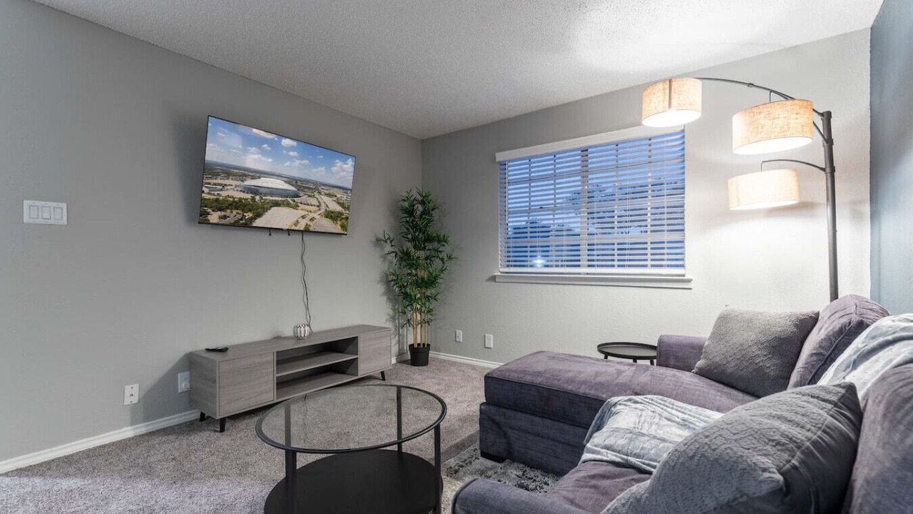 Photo of Livingroom in Central Arlington
