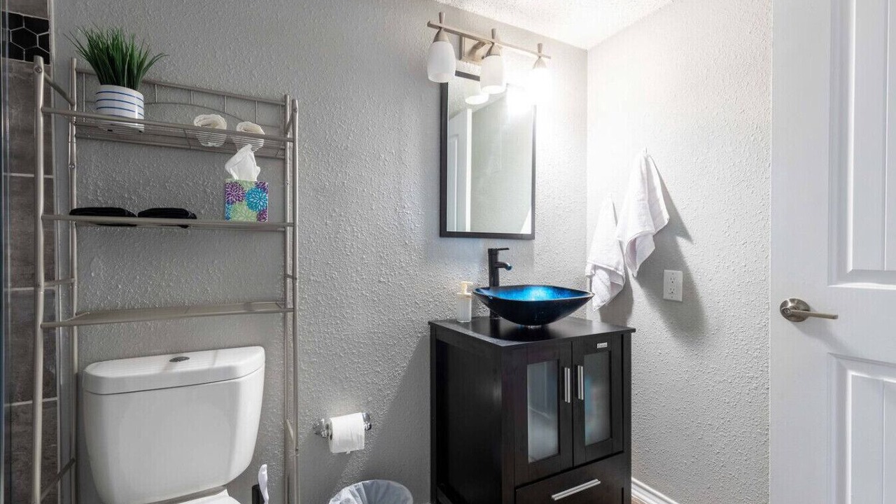 Photo of Bathroom in Central Arlington