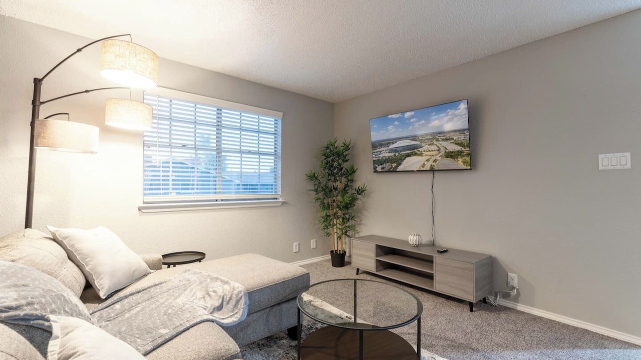 Photo of Livingroom in Central Arlington