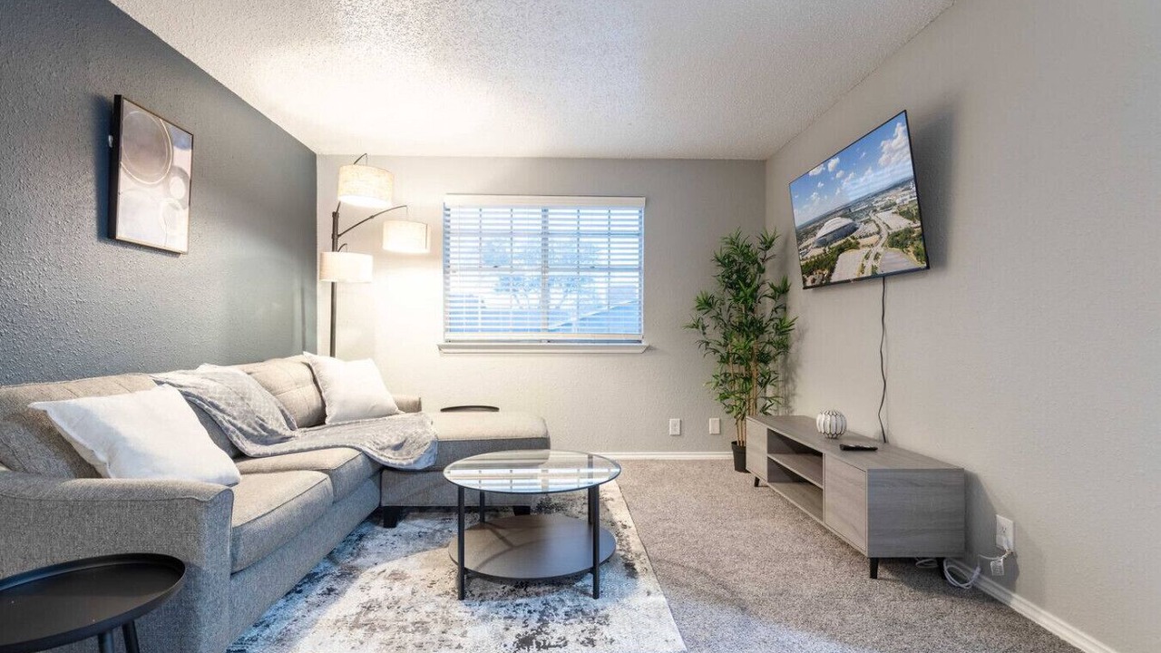 Photo of Livingroom in Central Arlington
