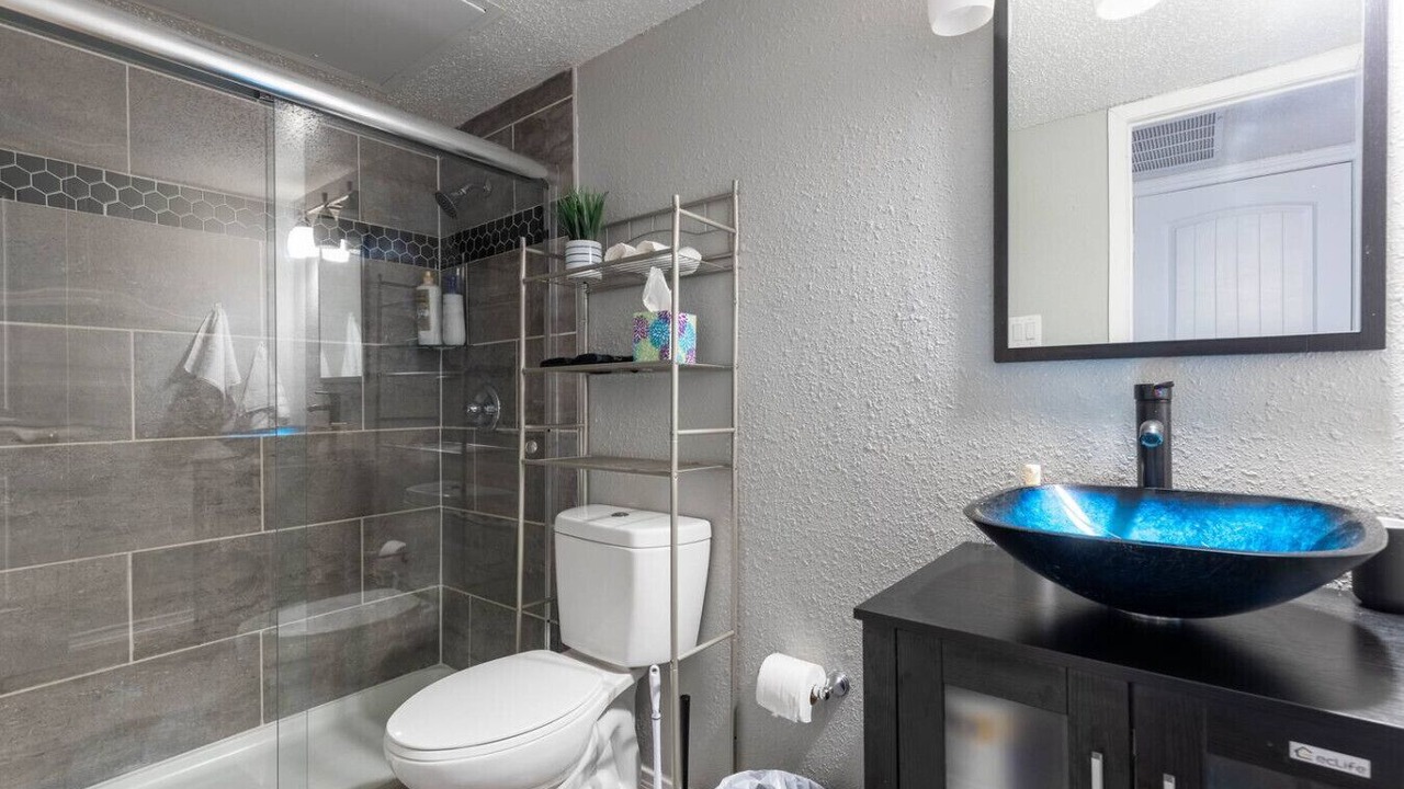 Photo of Bathroom in Central Arlington