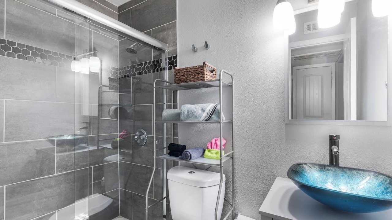 Photo of Bathroom in Central Arlington