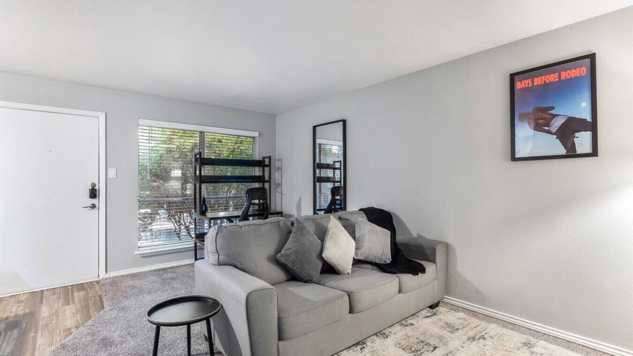 Photo of Livingroom in Central Arlington