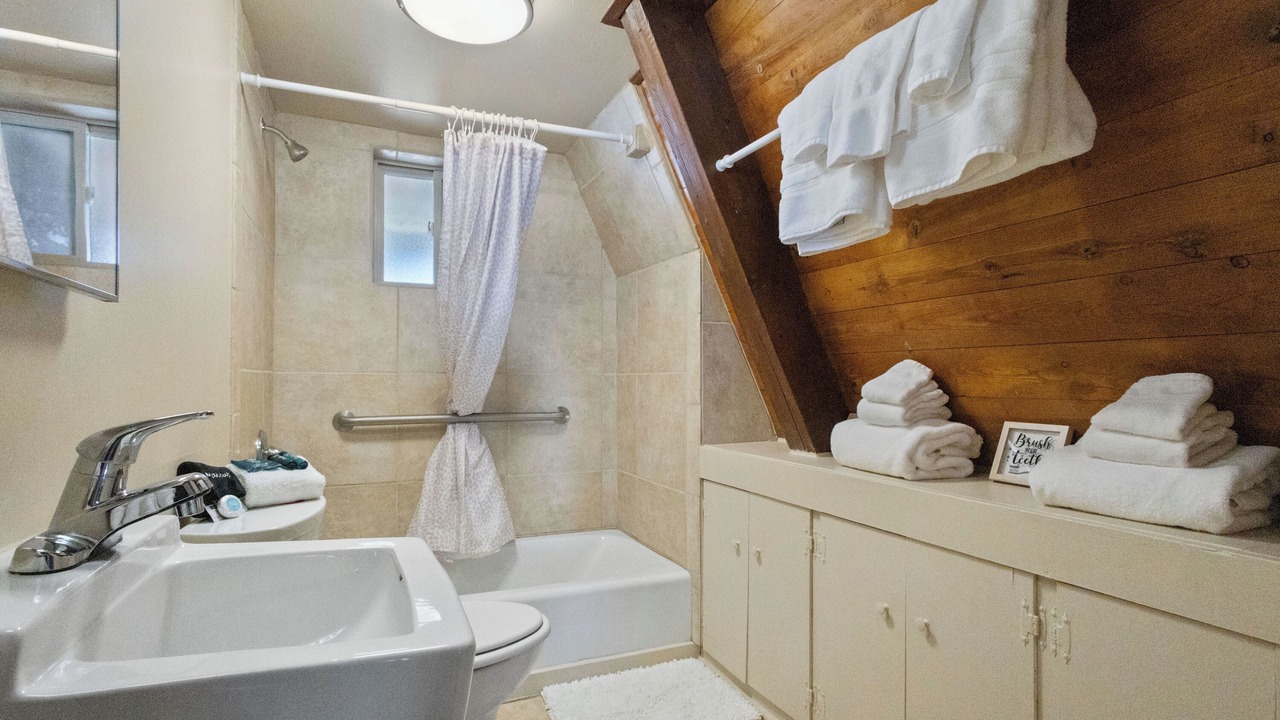 Photo of Bathroom in Red River