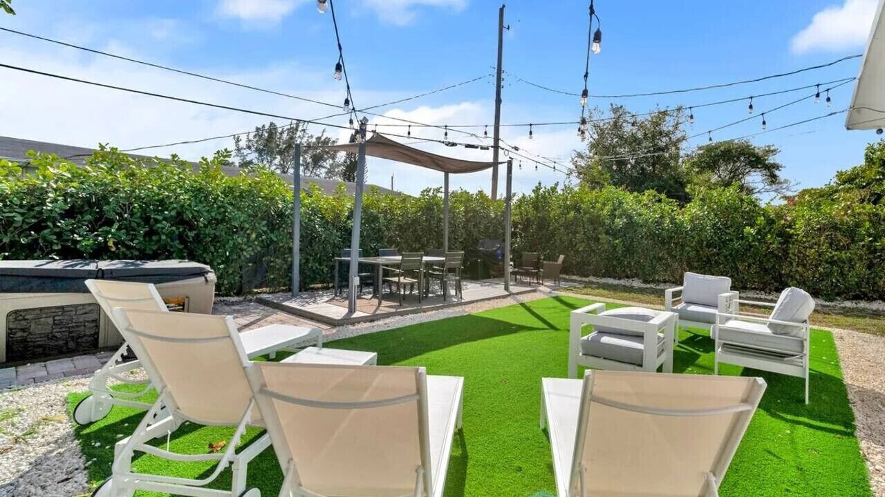 Photo of Outdoor in Hallandale Beach