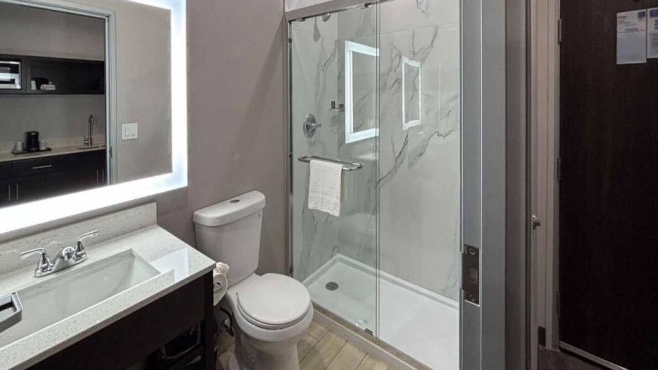 Photo of Bathroom in Buckner Terrace - Everglade Park
