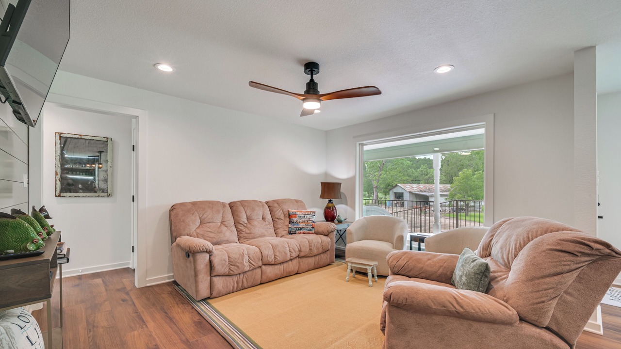 Photo of Livingroom in Graford