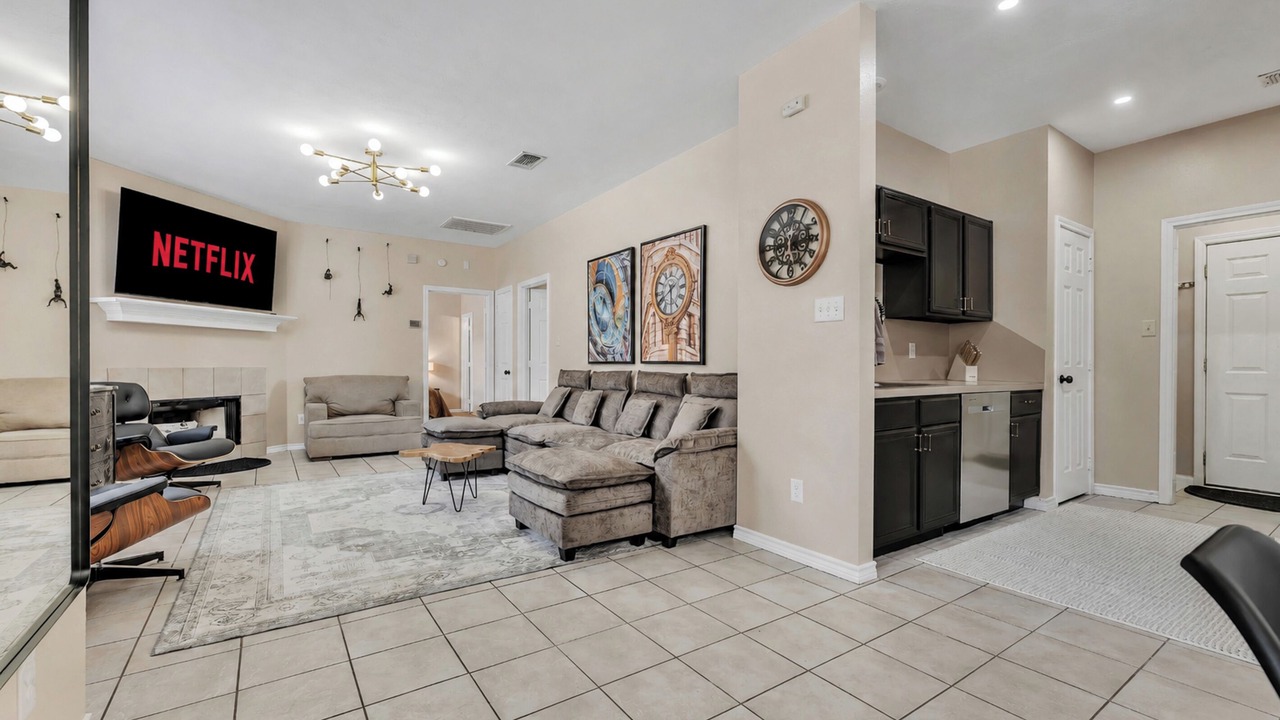 Photo of Livingroom in College Station