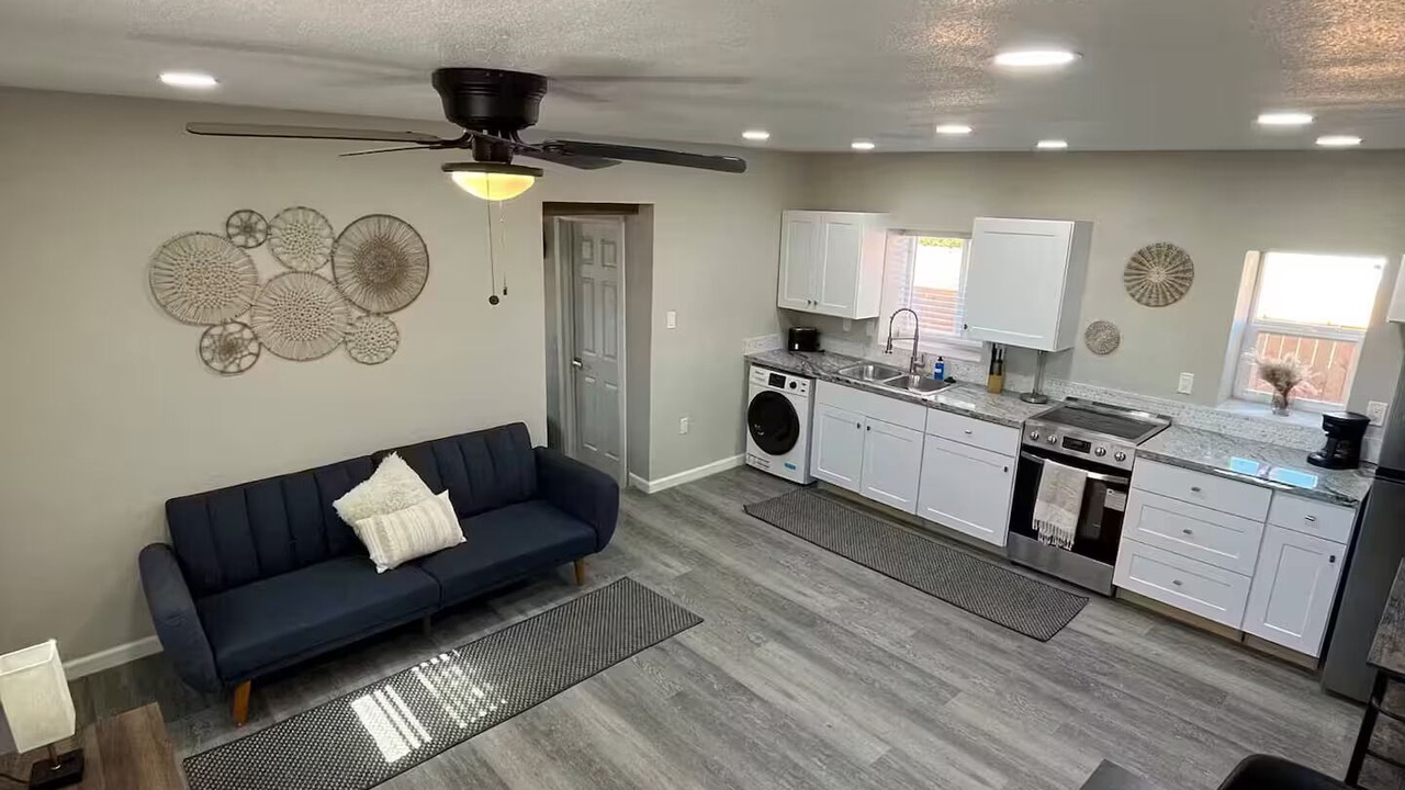 Photo of Livingroom in Sawmill Area