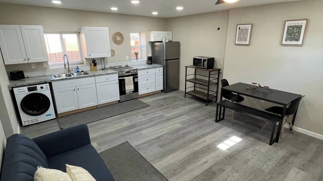 Photo of Livingroom in Sawmill Area