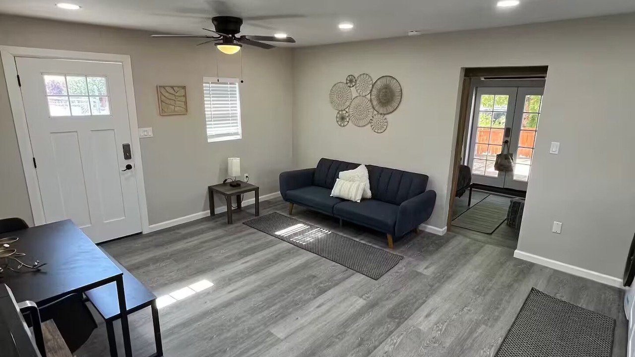 Photo of Livingroom in Sawmill Area