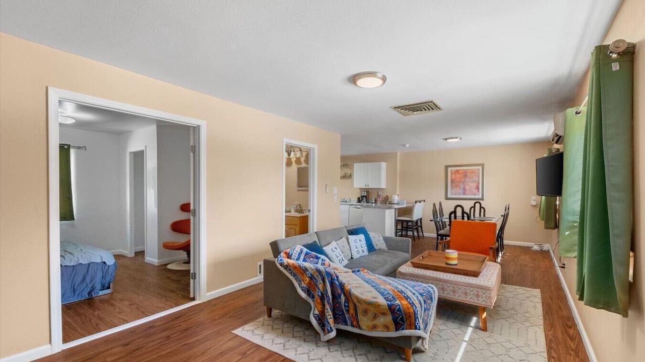 Photo of Livingroom in West Bluff