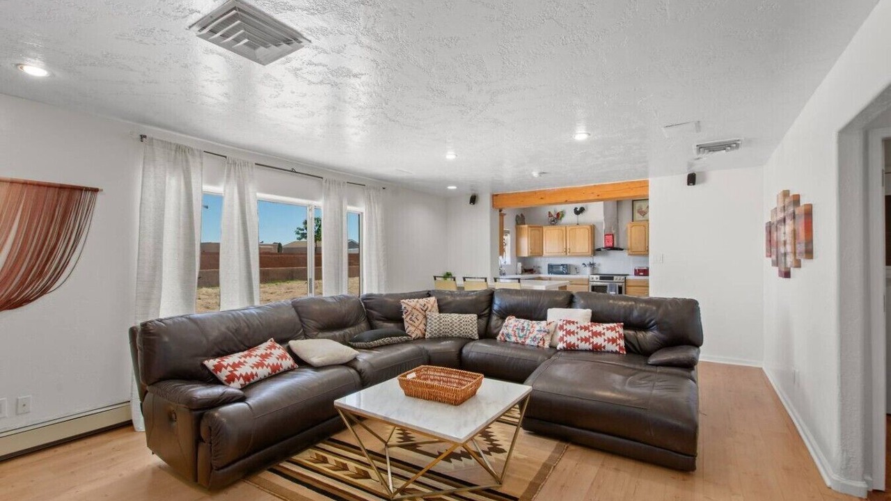 Photo of Livingroom in West Bluff
